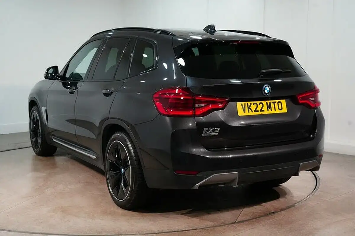2022-bmw-ix3-e-premier-edition-big-6