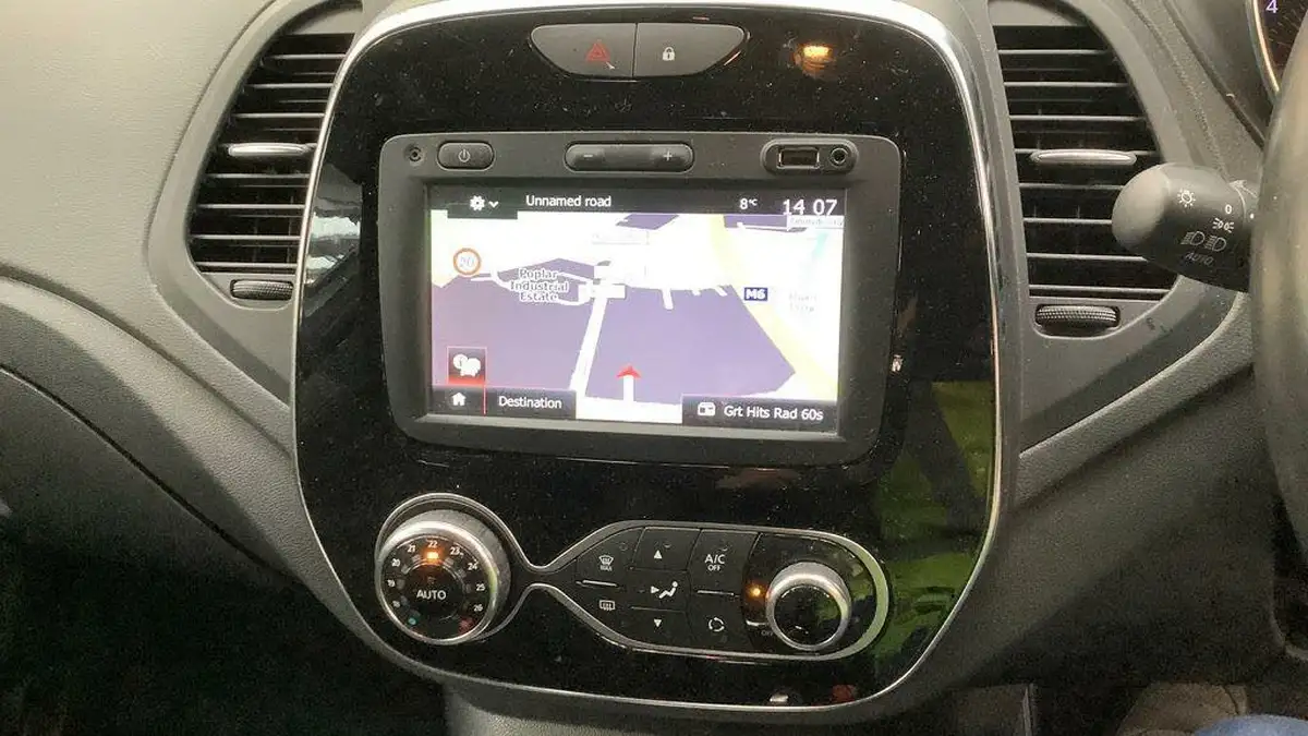 2017-renault-captur-09-tce-dynamique-s-nav-big-10
