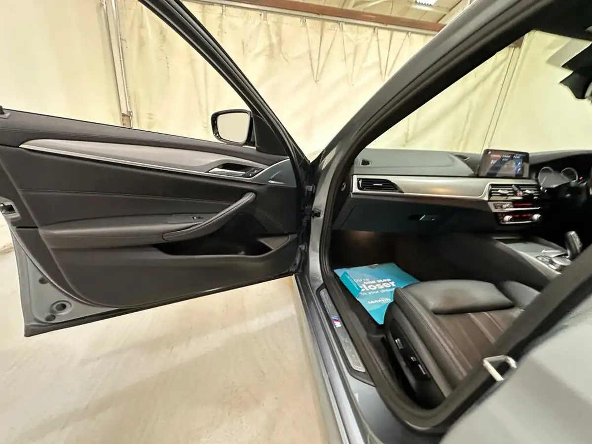 2017-bmw-5-series-20td-520d-m-sport-touring-5d-big-28