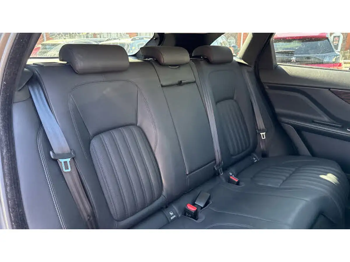 2016-jaguar-f-pace-20-i4d-portfolio-awd-big-22
