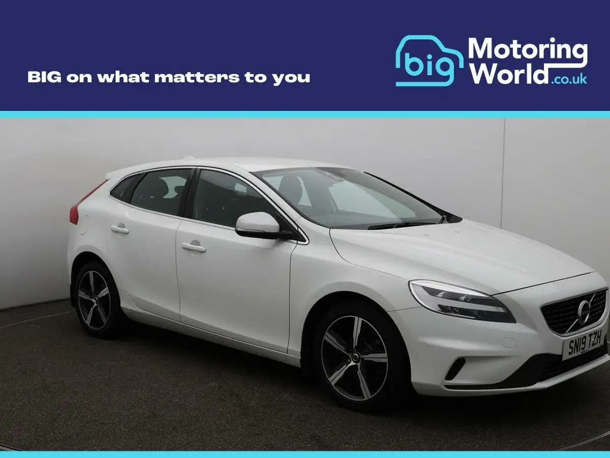 2019-volvo-v40-20-t2-r-design-big-0