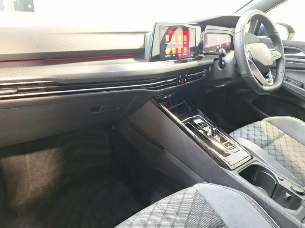 2024-volkswagen-golf-15-etsi-r-line-evo-hatchback-big-4