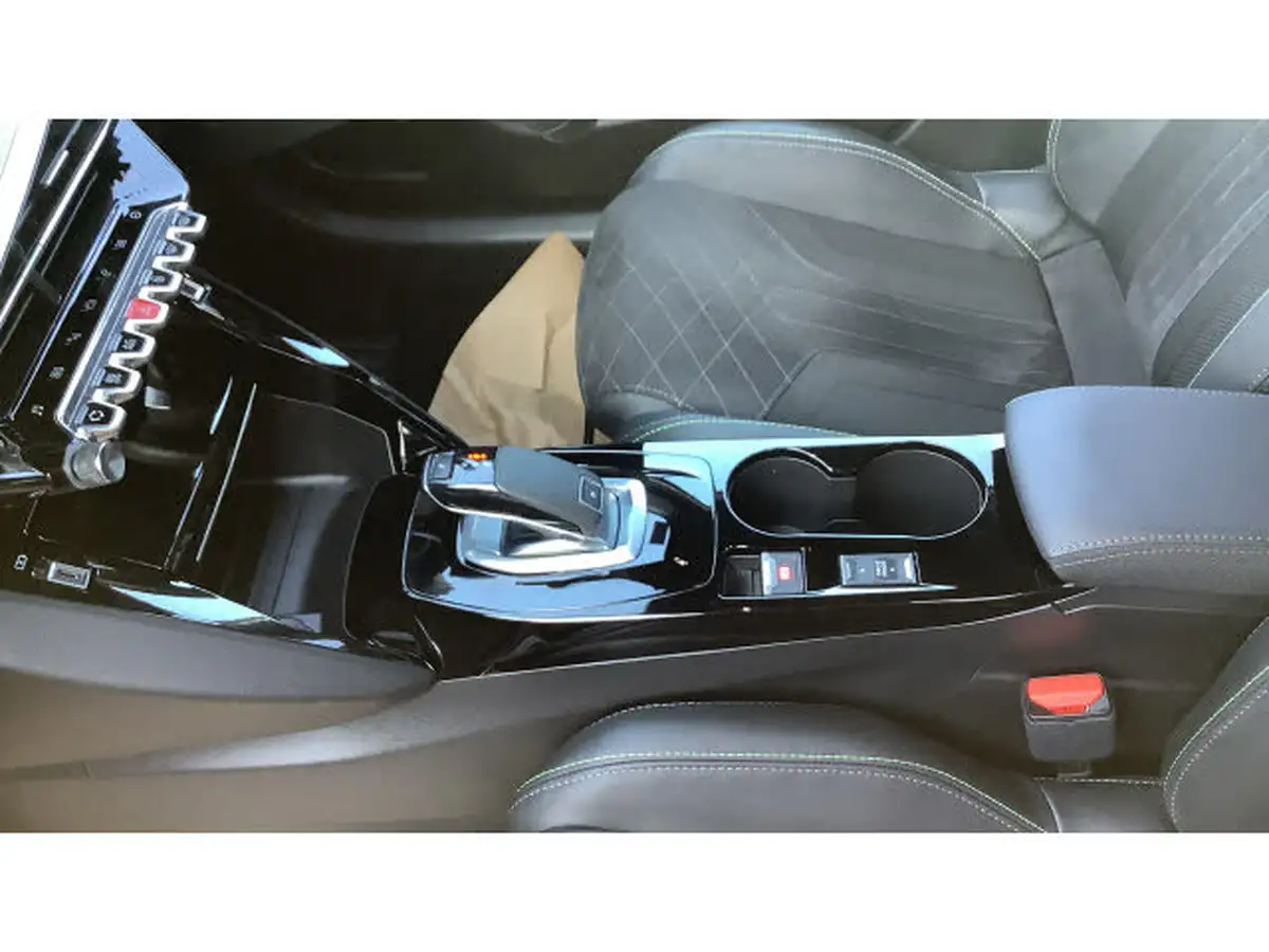 2021-peugeot-208-12-puretech-gt-premium-100bhp-eat8-big-30