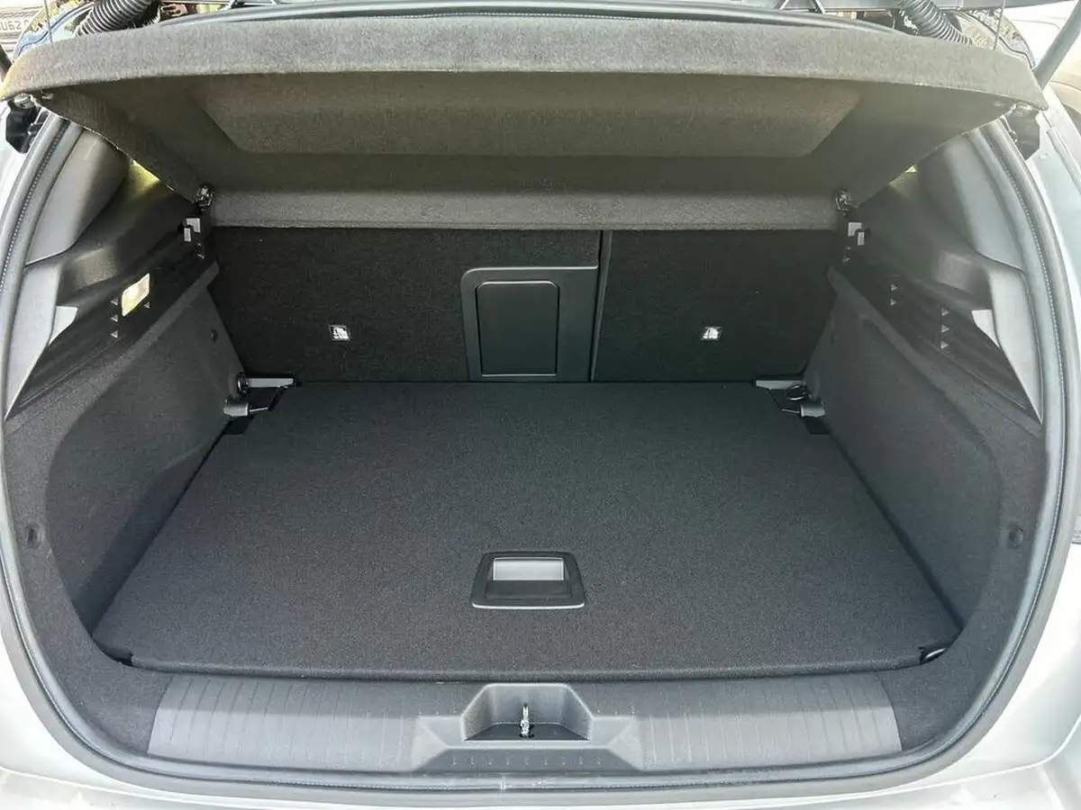2024-vauxhall-astra-12-turbo-gs-130ps-hatchback-big-10
