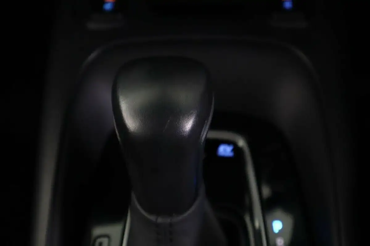 2020-toyota-corolla-18-vvt-i-icon-tech-spare-wheel-touring-sports-5d-big-12