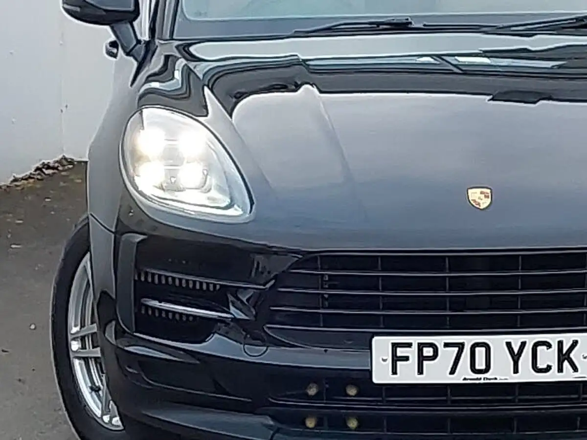 2020-porsche-macan-30-s-big-13