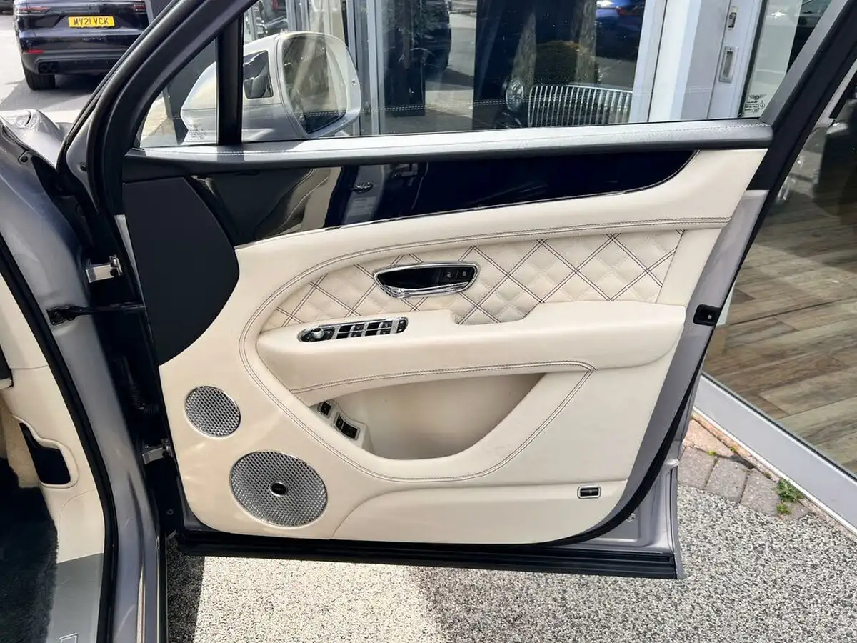 2020-bentley-bentayga-30-hybrid-big-17