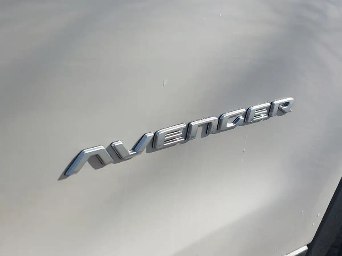 2025-jeep-avenger-12-gse-altitude-e-hybrid-48v-auto-big-11