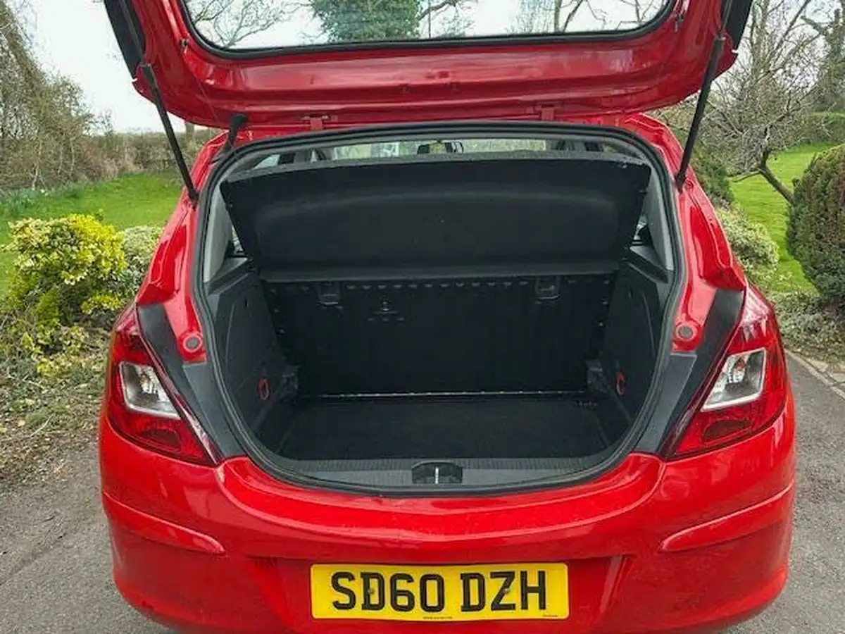 2010-vauxhall-corsa-12-s-5d-big-10