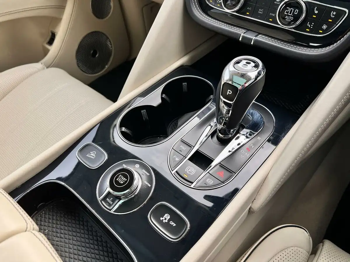 2020-bentley-bentayga-30-hybrid-big-69