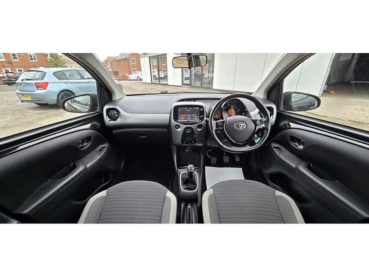 2019-toyota-aygo-10-vvt-i-x-play-big-13