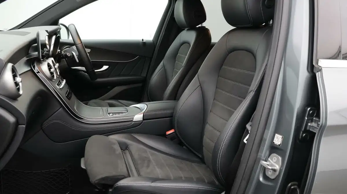 2020-mercedes-benz-glc-class-20-glc300-amg-line-station-wagon-5d-big-14