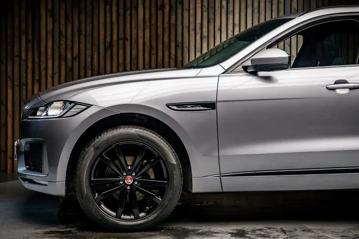 2019-jaguar-f-pace-20-i4d-chequered-flag-180ps-big-8