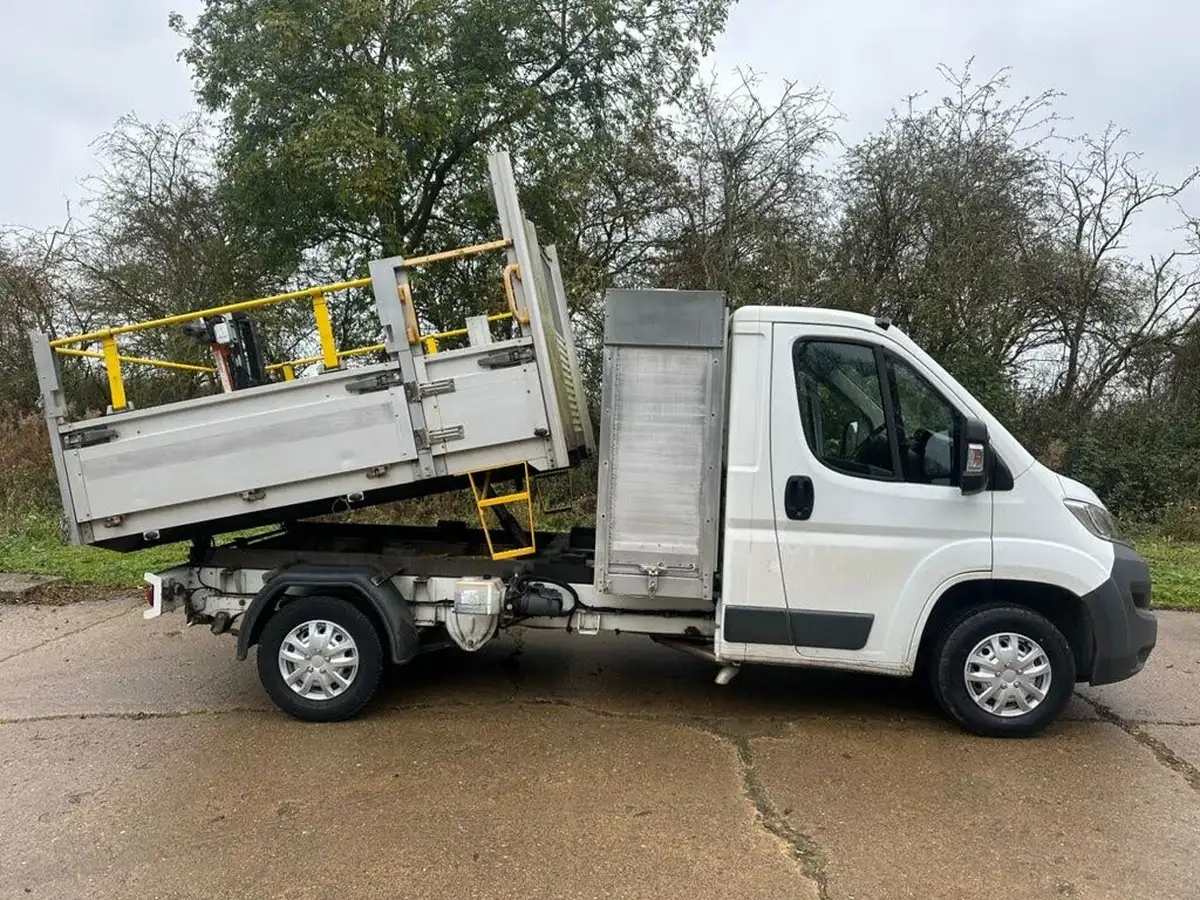 2016-citroen-relay-22td-35-l2-130-chassis-cab-big-4