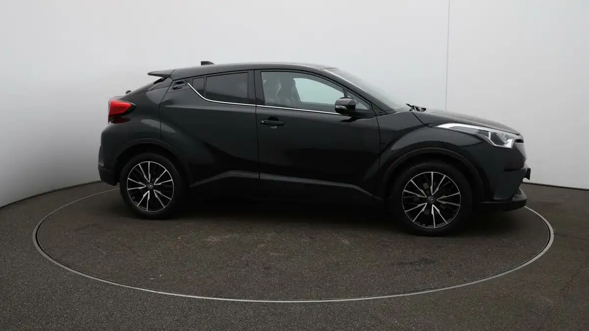 2017-toyota-c-hr-12-excel-awd-cvt-big-39