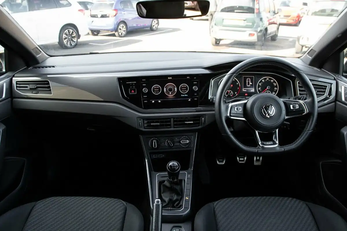 2019-volkswagen-polo-10-tsi-r-line-115ps-big-3