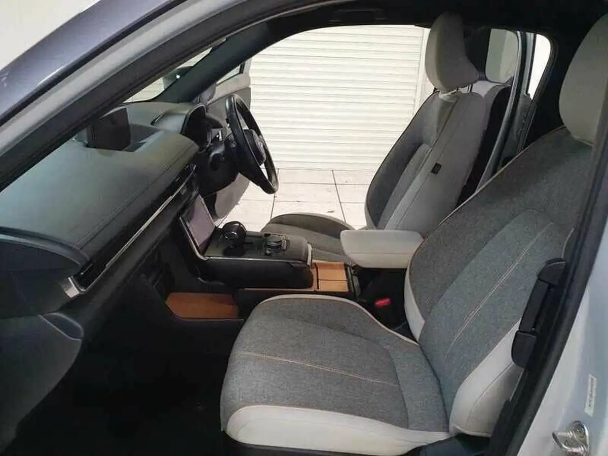 2021-mazda-mx-30-e-sport-lux-big-17