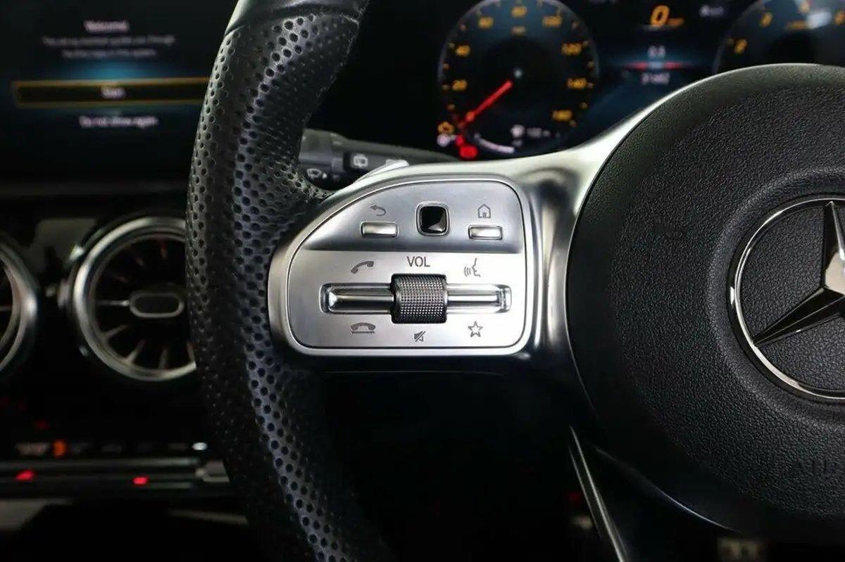 2021-mercedes-benz-a-class-20-a250-amg-line-premium-plus-edition-hatchback-5d-big-35