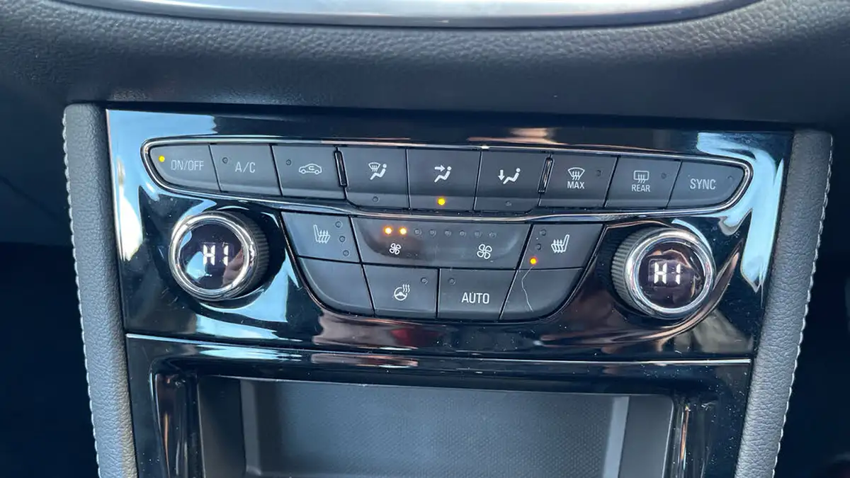 2020-vauxhall-astra-12-turbo-elite-nav-big-30