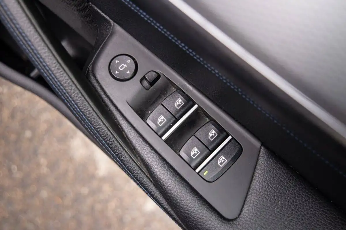 2019-bmw-5-series-20-520i-m-sport-touring-5d-big-28