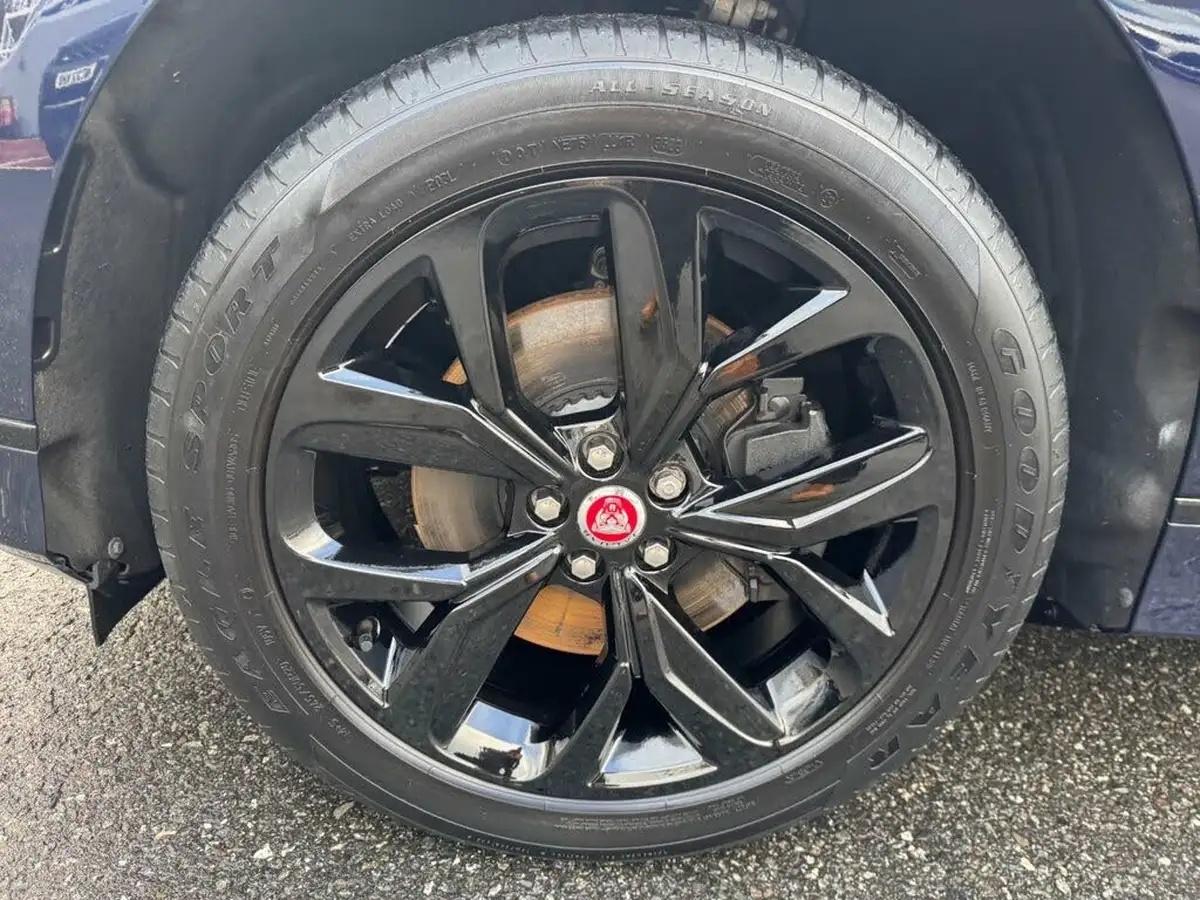 2023-jaguar-i-pace-ev400-black-big-42