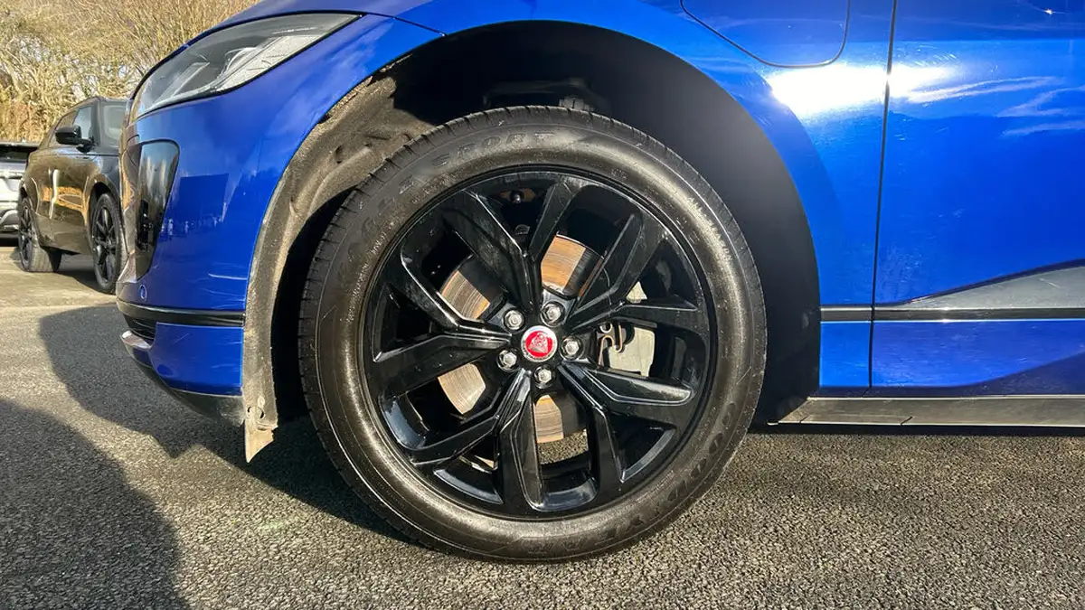 2021-jaguar-i-pace-ev400-black-big-24