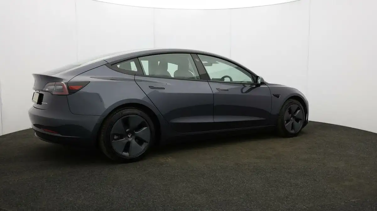 2020-tesla-model-3-e-long-range-big-51