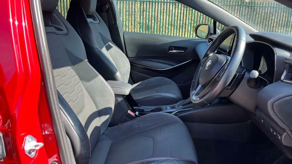 2019-toyota-corolla-20-vvt-i-excel-trk-hatchback-big-10
