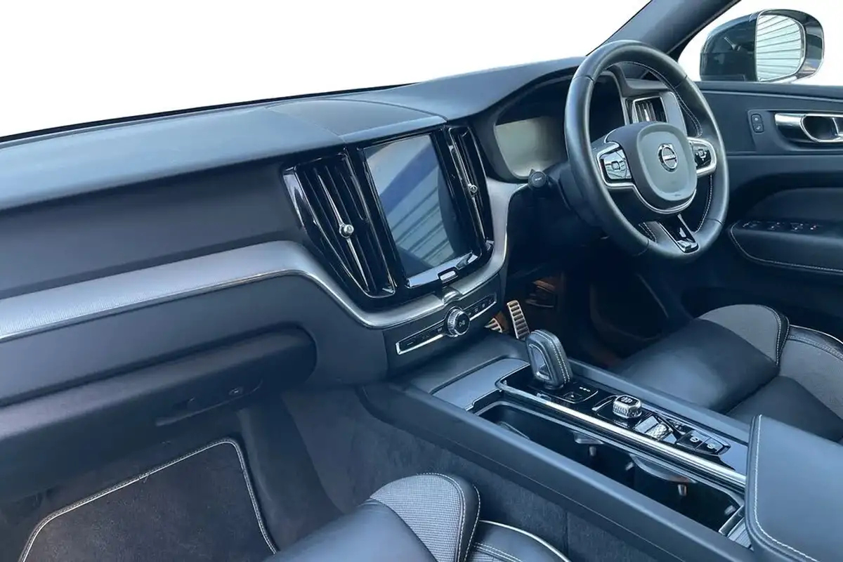 2019-volvo-xc60-20td-b5-r-design-big-8