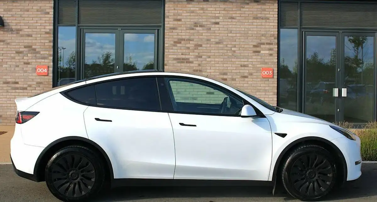 2023-tesla-model-y-e-long-range-big-3