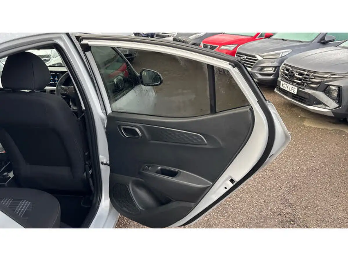 2024-hyundai-i10-12-premium-79ps-big-66