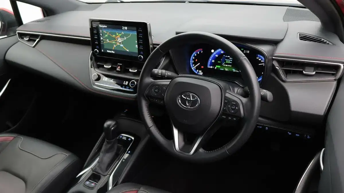 2021-toyota-corolla-18-vvt-i-excel-trk-touring-sports-big-9