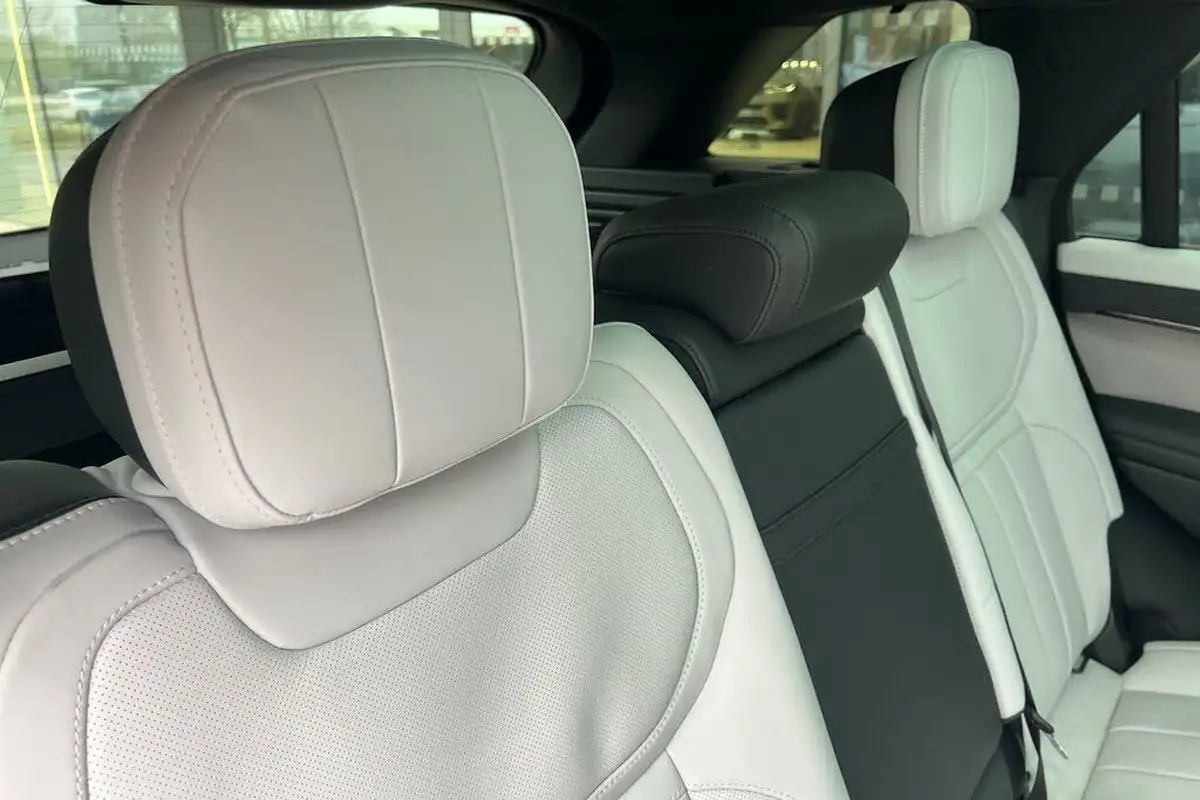 2024-land-rover-range-rover-sport-30-d300-dynamic-se-big-31