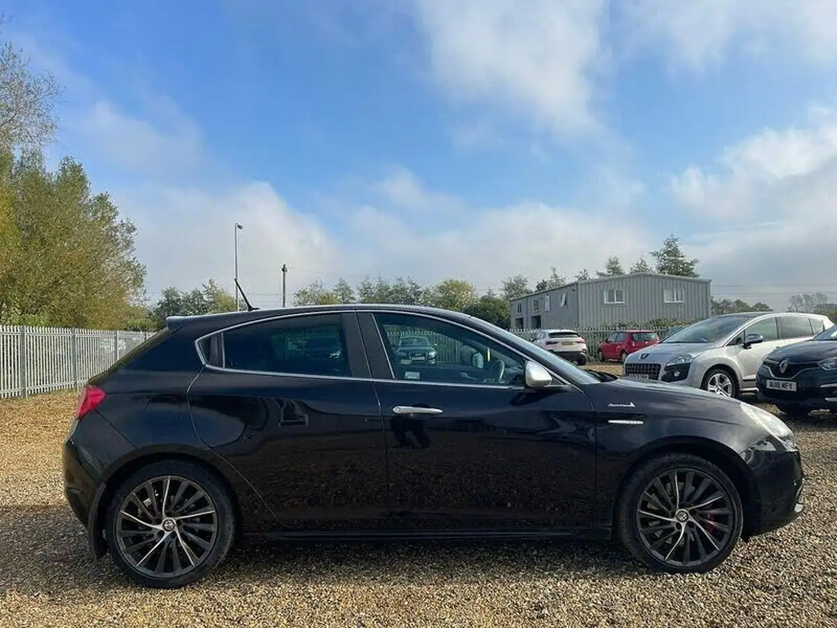 2014-alfa-romeo-giulietta-14-sportiva-nav-big-8
