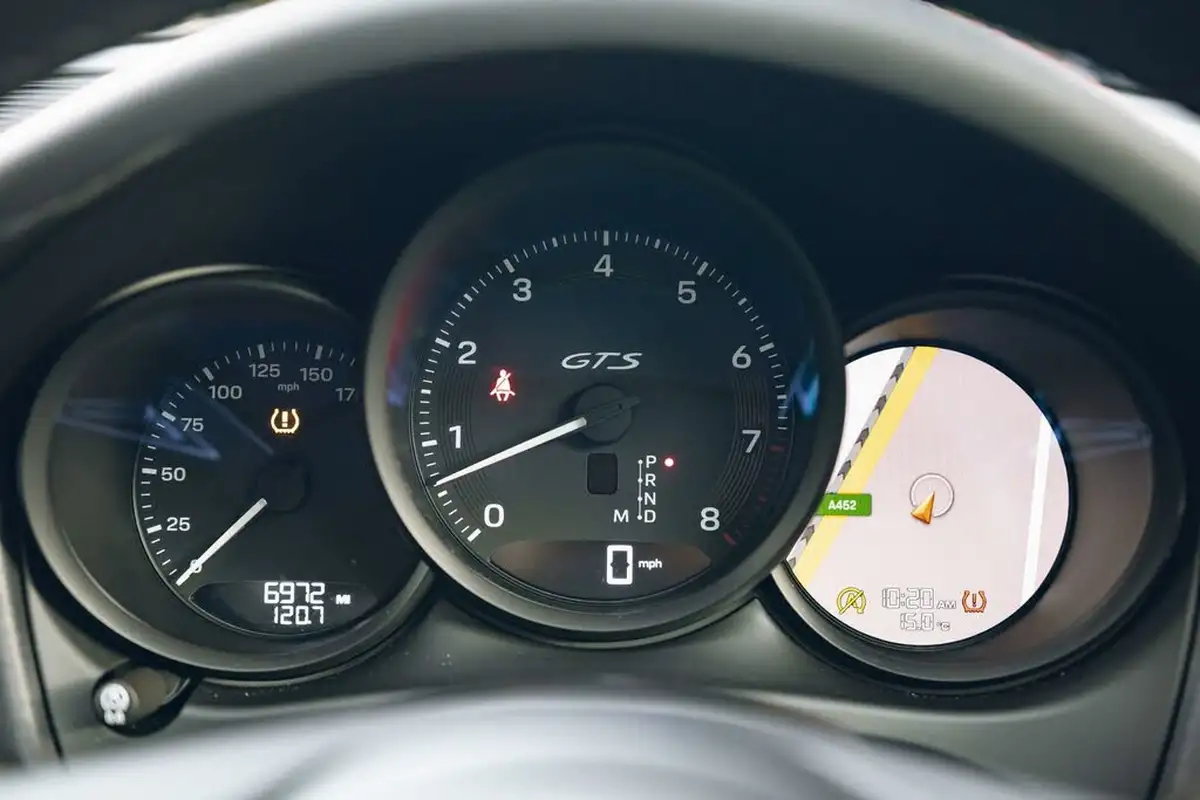 2022-porsche-macan-29-v6-gts-big-49