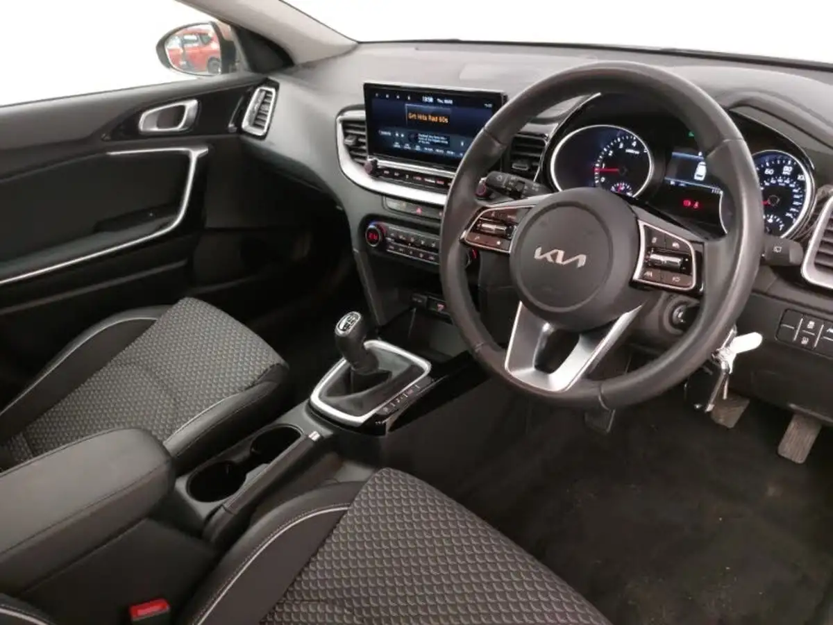 2022-kia-ceed-15-t-gdi-3-sportswagon-big-10