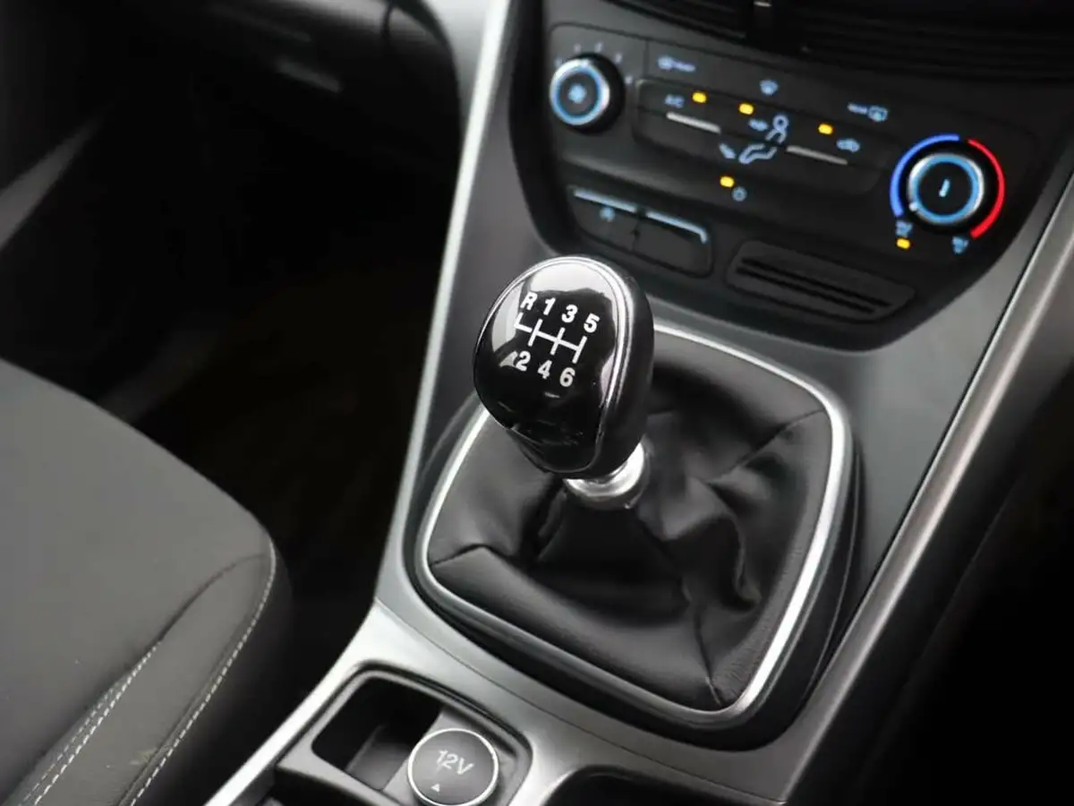 2019-ford-kuga-20tdci-zetec-150ps-awd-ss-big-17