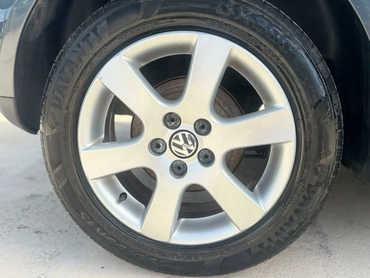 2009-volkswagen-polo-12-match-60ps-5d-big-36