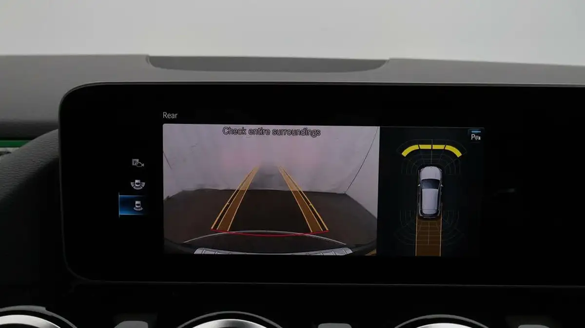 2020-mercedes-benz-gla-class-13-gla-200-amg-line-premium-big-24