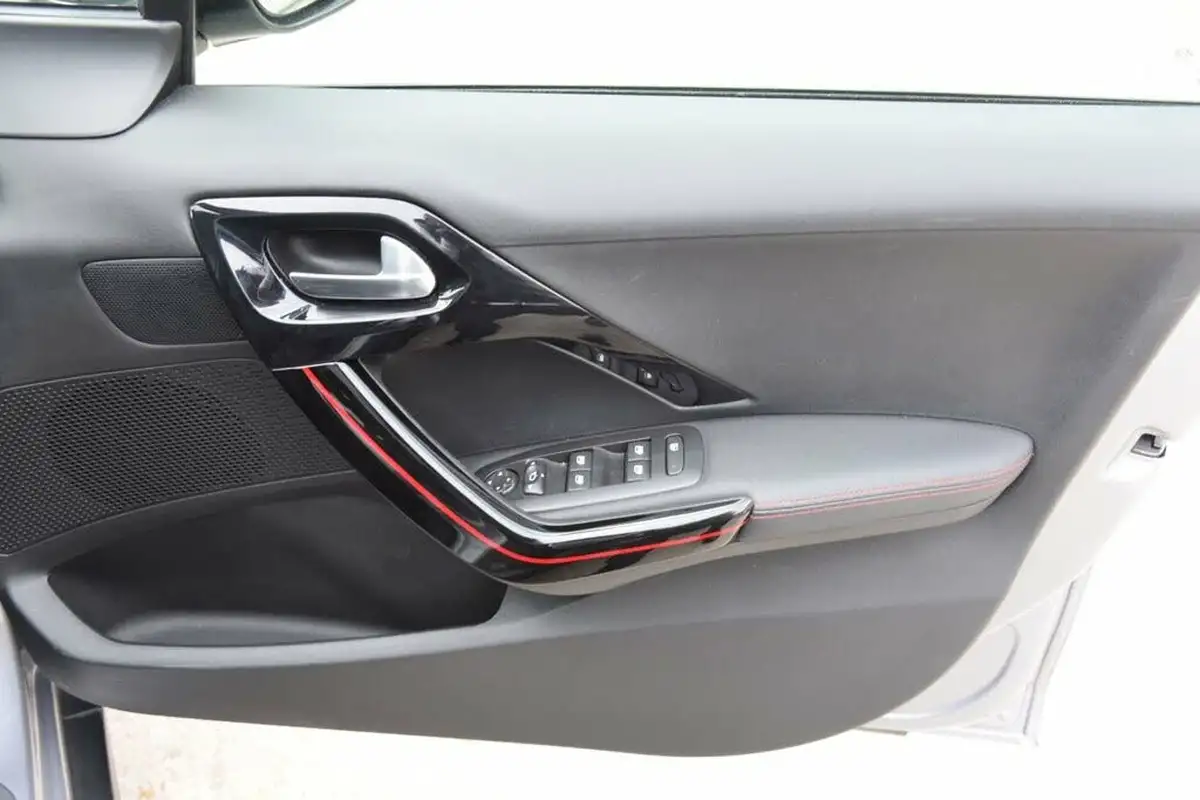 2019-peugeot-2008-suv-12-puretech-gt-line-130bhp-big-31