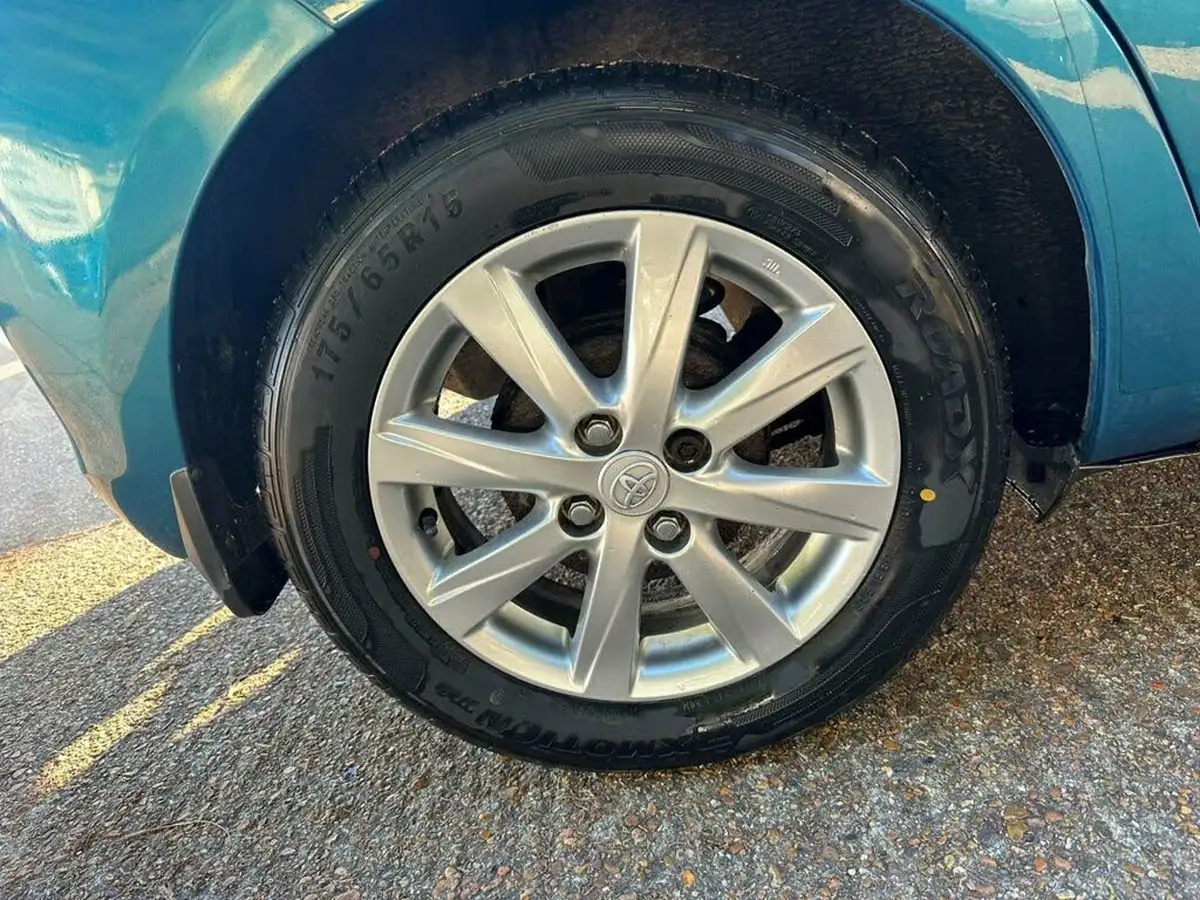 2013-toyota-yaris-133-tr-vvt-i-5d-big-28