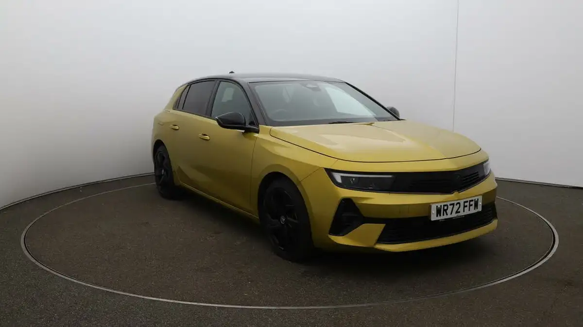 2022-vauxhall-astra-12-turbo-gs-line-hatchback-big-39