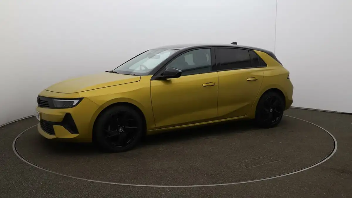 2022-vauxhall-astra-12-turbo-gs-line-hatchback-big-63