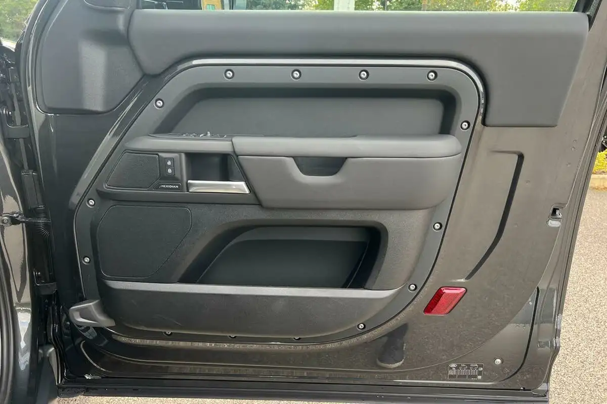 2024-land-rover-90-defender-30-d350-x-dynamic-se-big-43