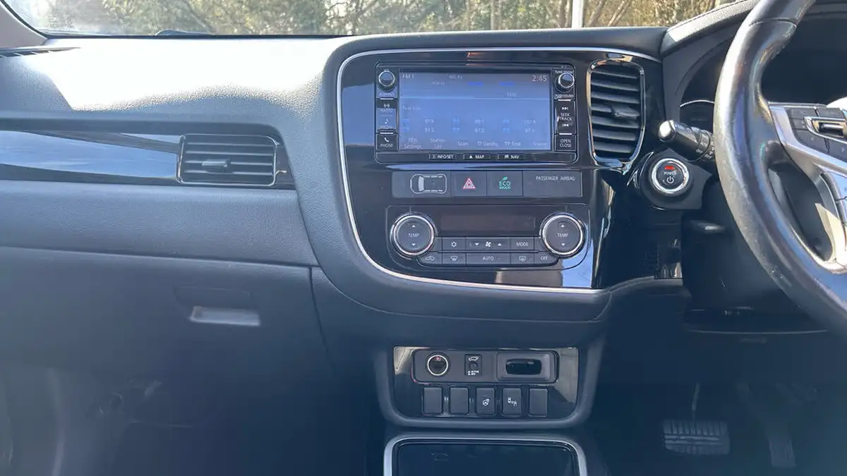 2017-mitsubishi-outlander-20-4hs-phev-5st-big-11