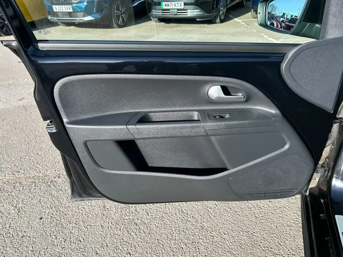 2022-volkswagen-up-10-gti-5d-big-29