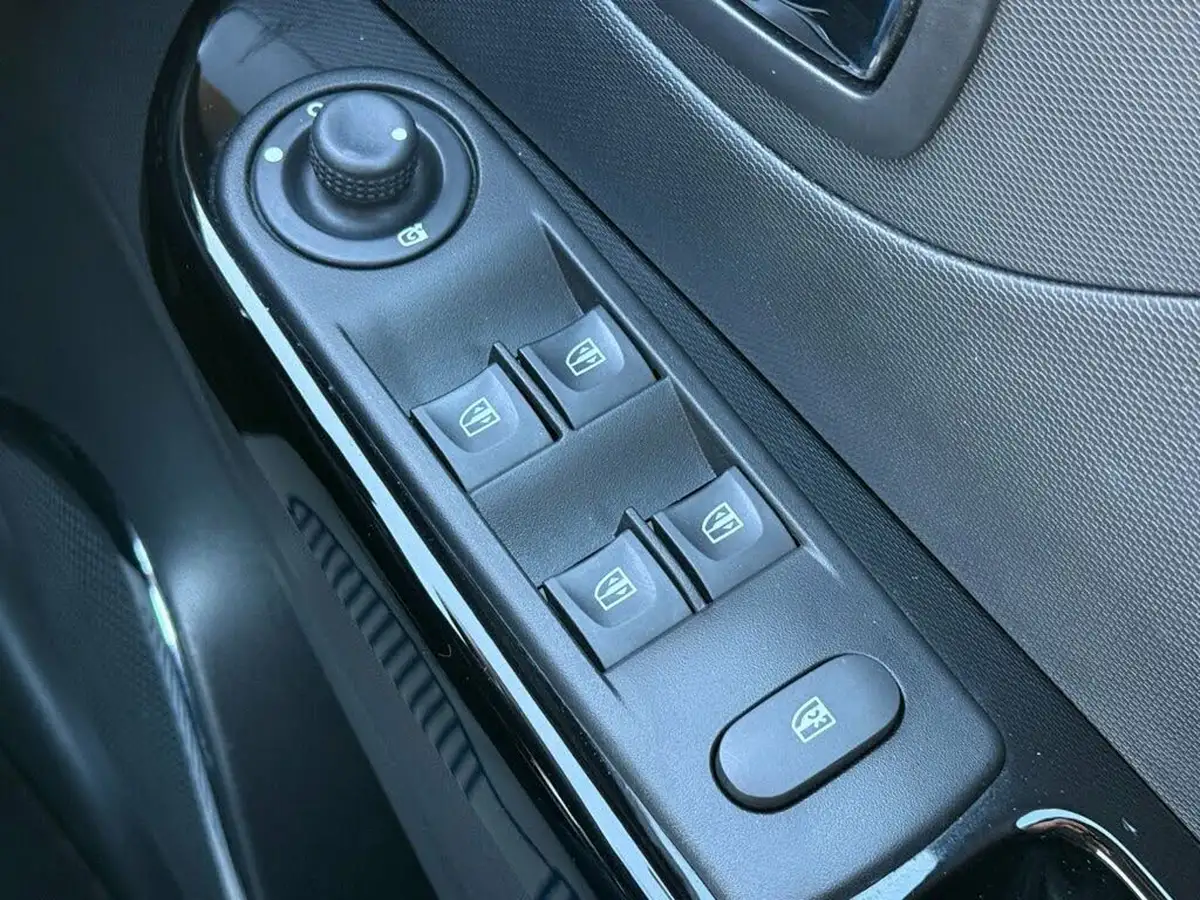 2016-renault-captur-15dci-signature-nav-90bhp-energy-ss-big-31