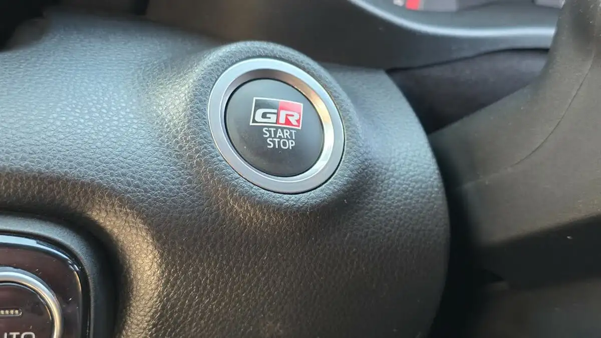 2021-toyota-yaris-16-gr-circuit-pack-big-32
