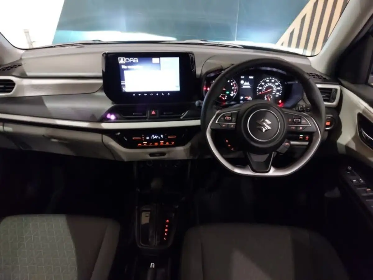 2024-suzuki-swift-12-motion-cvt-big-2