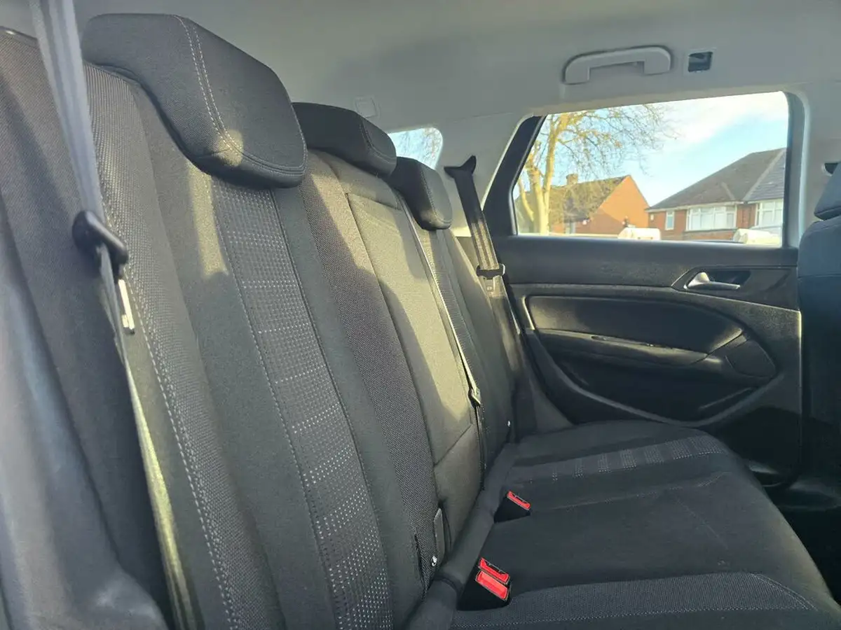 2016-peugeot-308-sw-12-puretech-allure-130bhp-eat6-big-17